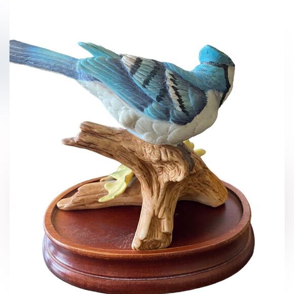 Vintage Andrea By Sadek Blue Jay Porcelain Figurine with Wood Base - Picture 3 of 7